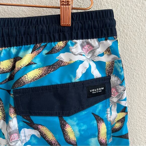 Volcom Blue Tropical Surf Trunks Hybrid Short Large - Picture 7 of 7